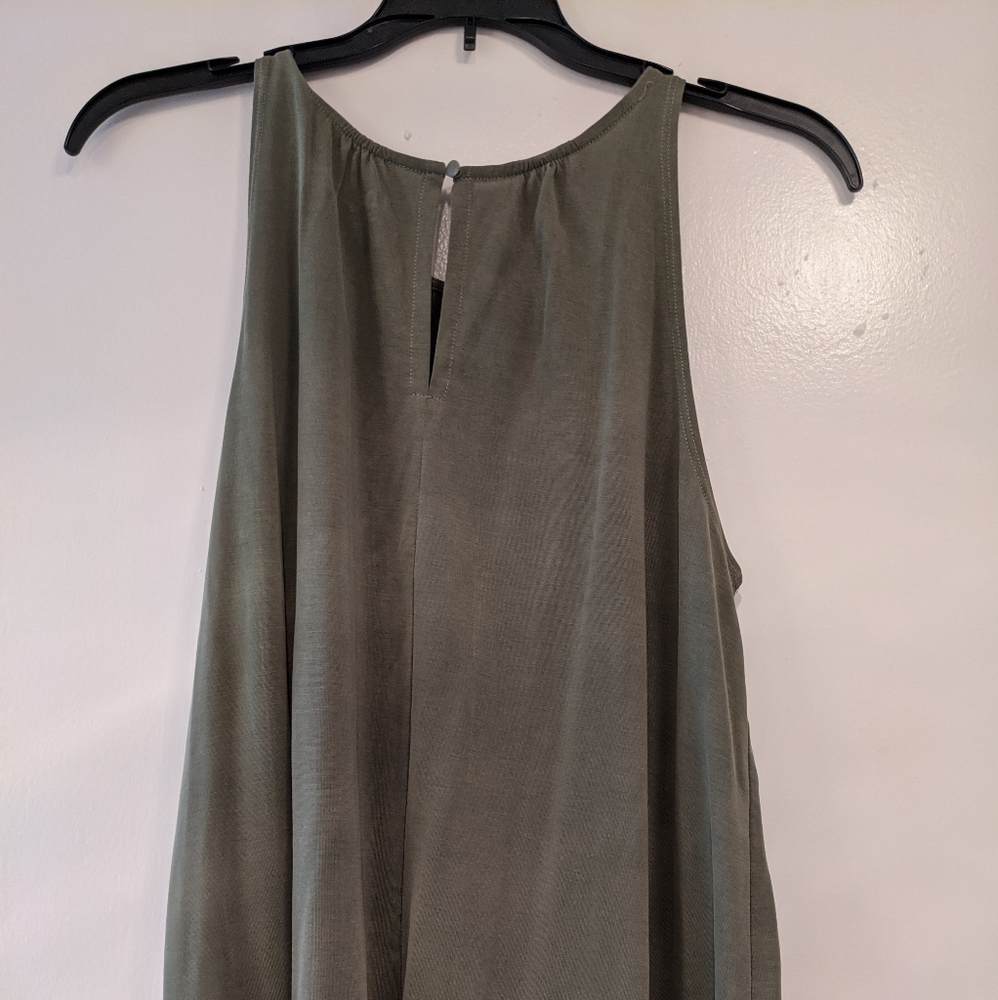 Green tank tee